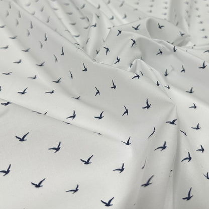 Blaue Vögel auf weißen Grund | Baumwolle